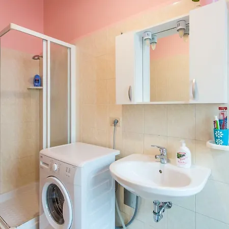 Kimba Aparthotel 2*